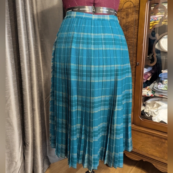 Vintage Wool Kilt Skirt, Small, by Aljean Canada, EUC - Picture 4 of 7